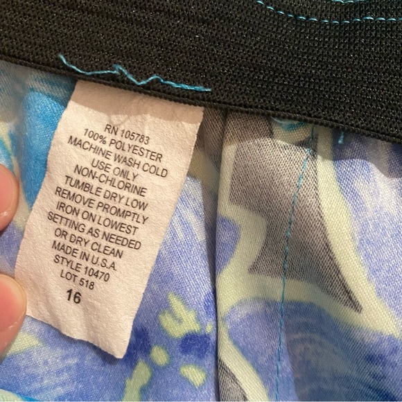 Fashion Bug 90s Floral Two-Piece Set – Sleeveless Top & Shorts – Made in USA - Picture 3 of 8